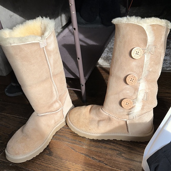 Ugg triple Bailey button - Picture 2 of 5